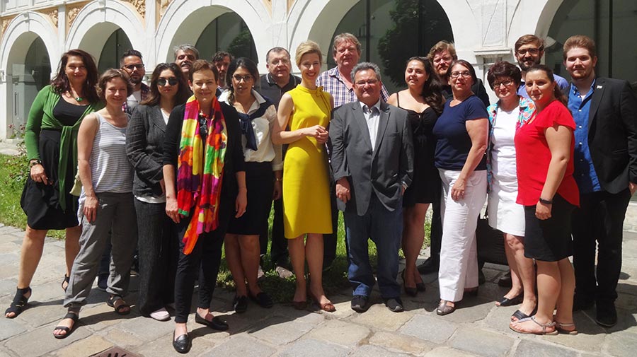 Gruppenbild der Teilnehmenden an der 19. Roma Dialogplattform